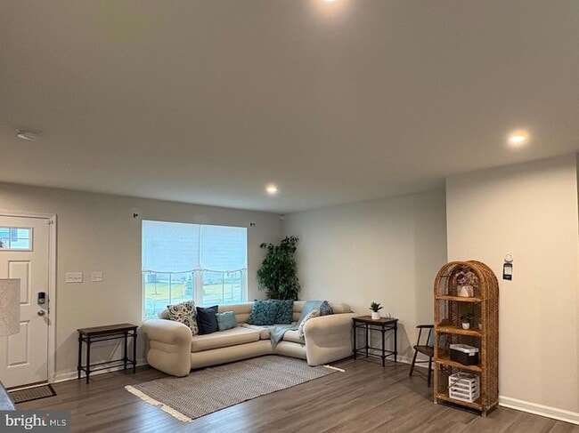 Photo - 27003 Greenleaf Dr