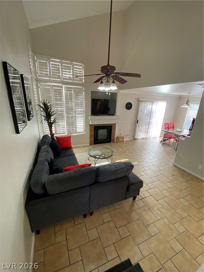 Photo - 2371 Crowley Way