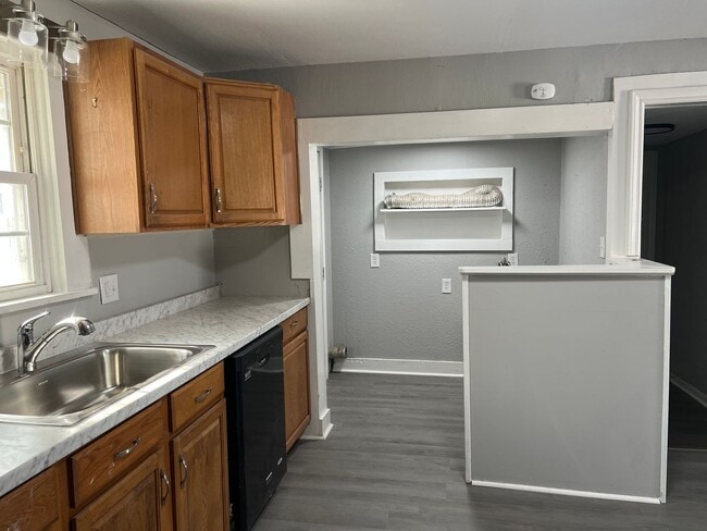 Photo - 216 W Dolman St