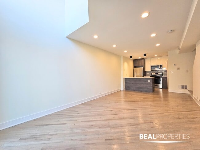Building Photo - 942 W Grace St Unit 1 bed