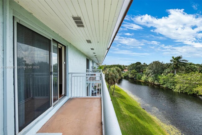 Photo - 405 S Pine Island Rd Unidad 405D