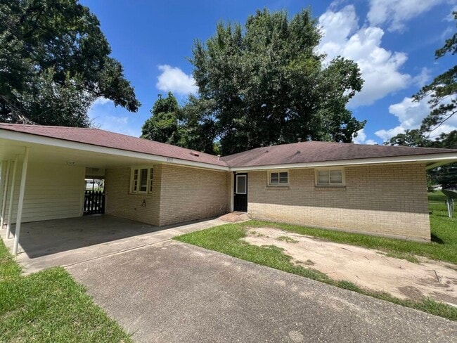 Photo - Charming 3BR Rental Featuring Granite Counters & Gas Range