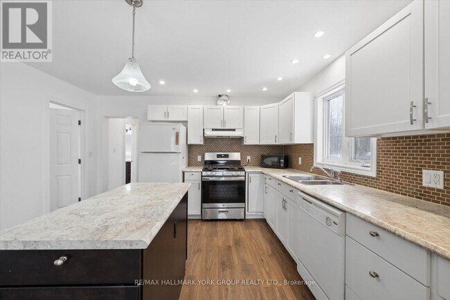 Photo - 27008 Kennedy Rd