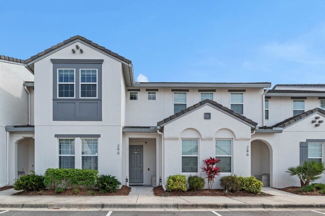 Building Photo - Welcome home to this gorgeous 4 bed 4 bath pool home!