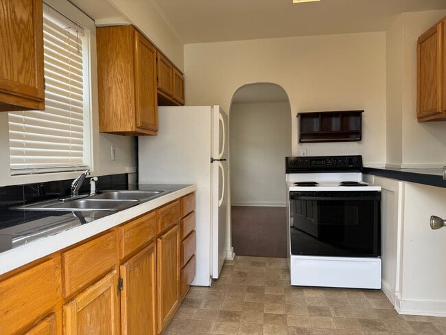 Photo - Thirteenth 2104 &amp; 2102 Unit 2102