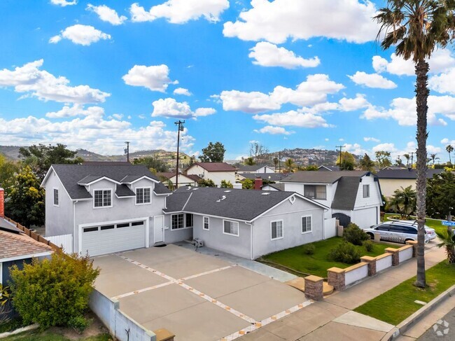 Building Photo - 471 N Seranado St Rental