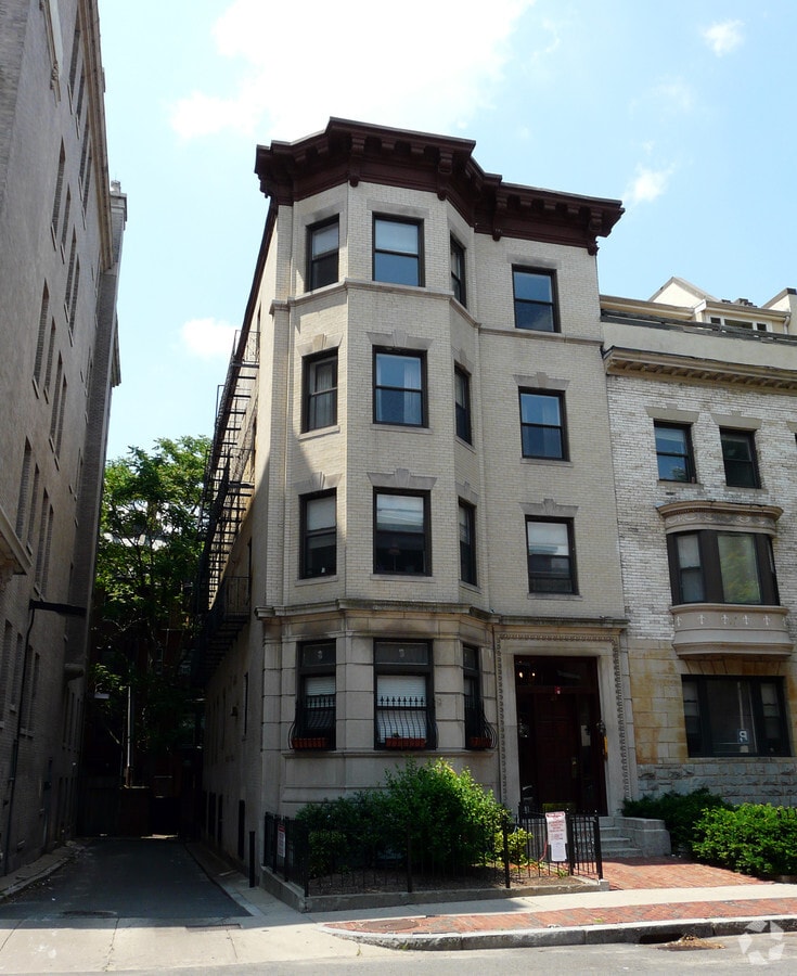 Photo - 65 Hemenway St