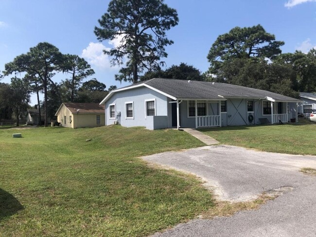 Photo - 452 N Sams Point