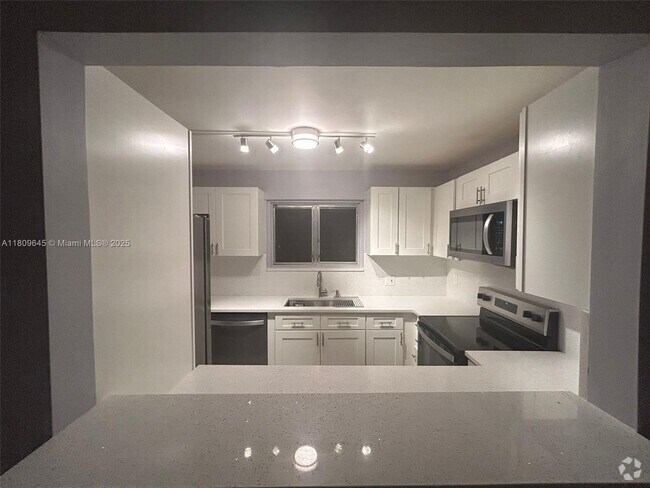Building Photo - 394 N Laurel Dr Unit 303 Rental