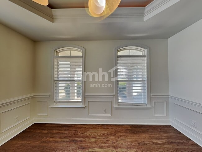 Photo - 8100 Lynwood Square