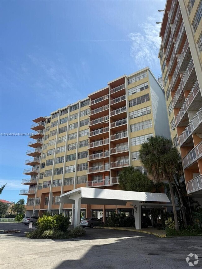 Building Photo - 2025 NE 164th St Unit 606 Rental