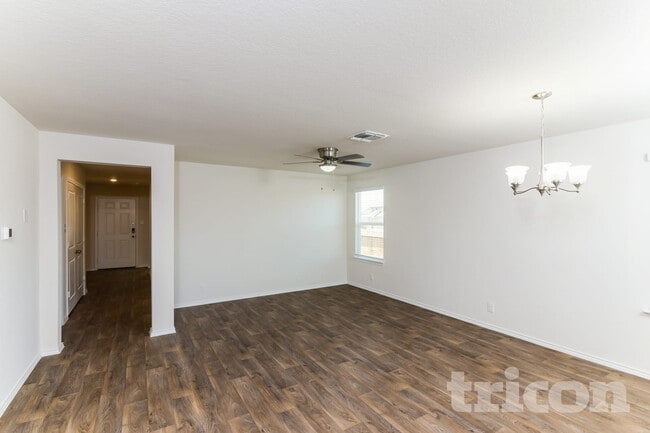 Photo - 15406 Shortwing