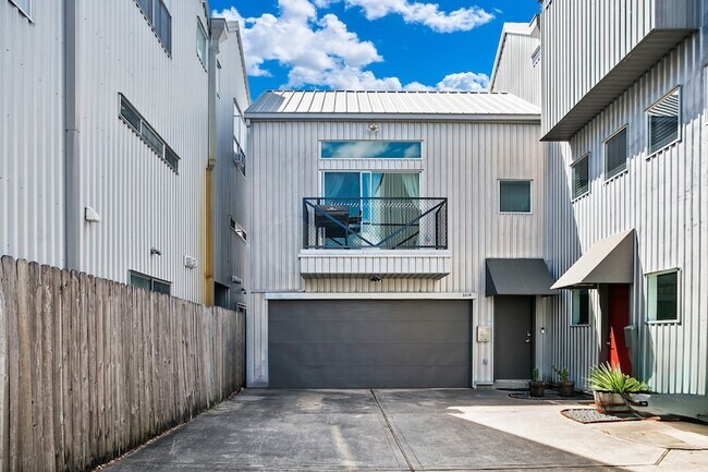 Photo - 2614 Chenevert St