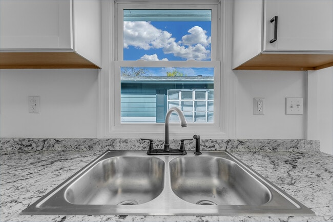 Photo - 702 E Park Ave