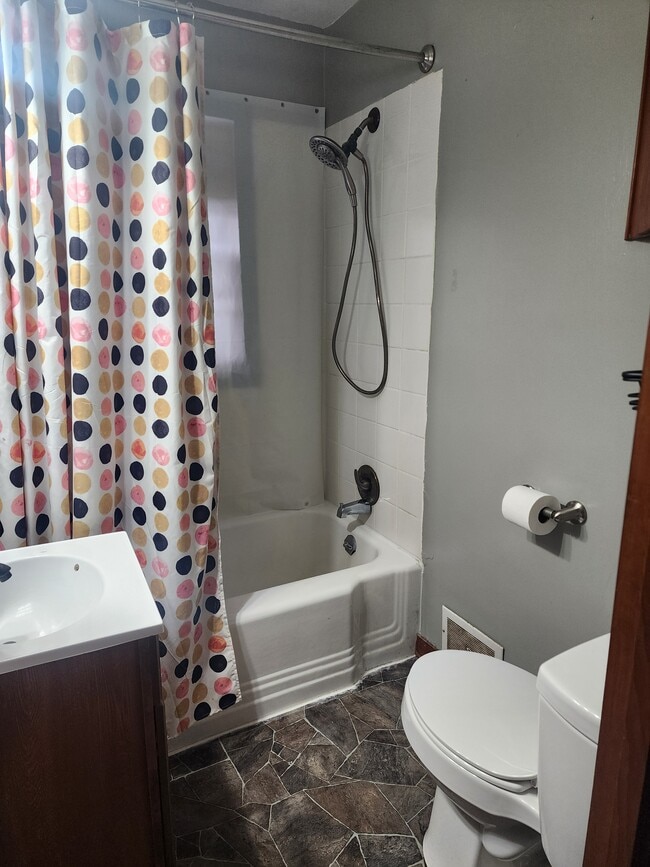 Photo - 333 Cleveland Ave E