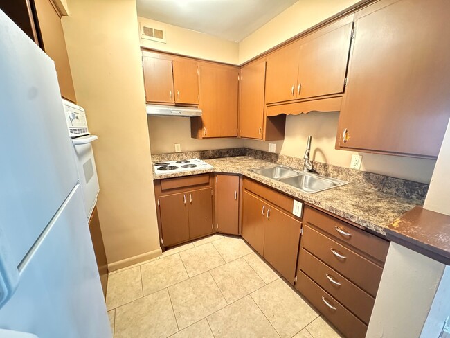 Building Photo - 1400 S 20th St