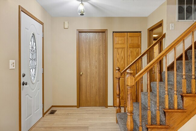 Photo - 145 Knightsbridge Dr