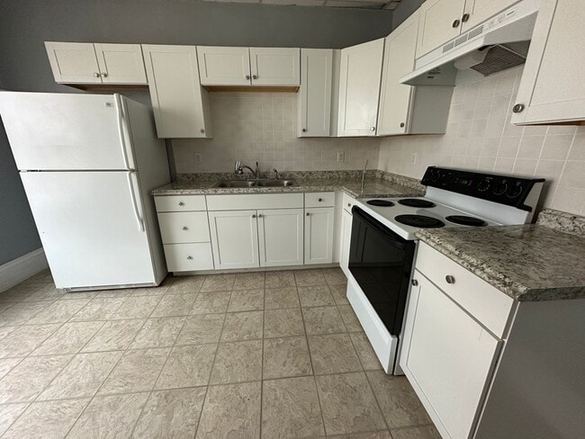 Photo - 2120 Lansing Ave Unit Apt #4