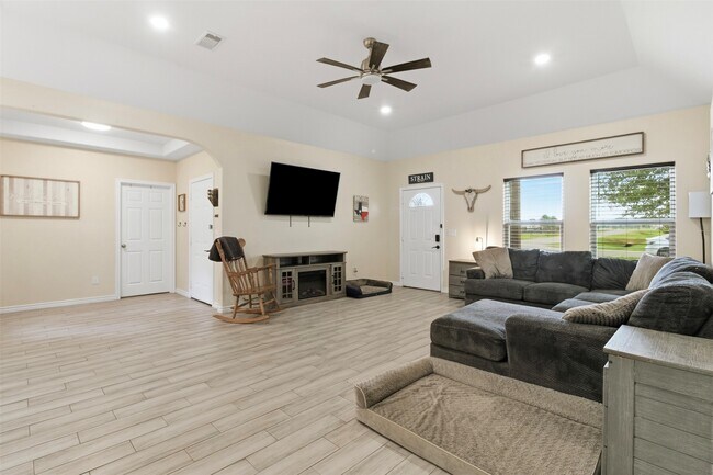 Photo - 16529 Kingsbury Dr
