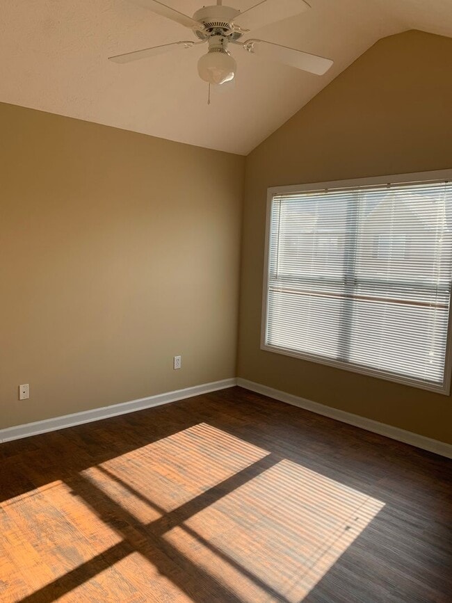 Photo - Edge West 9-304