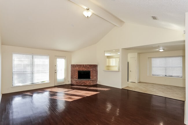 Photo - 827 Bentle Ct