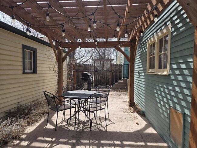 Photo - 369 W 9th St Casa