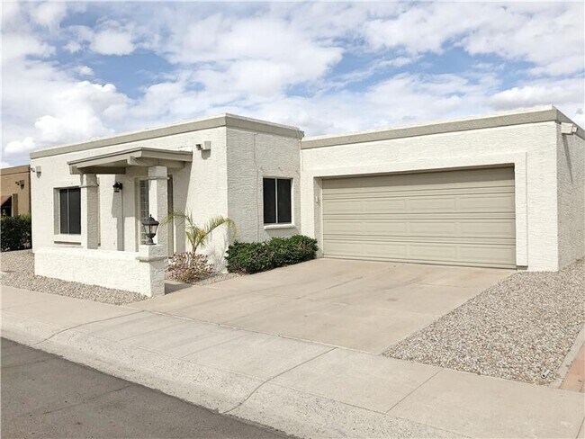 Photo - 1002 E Michelle Dr Casa