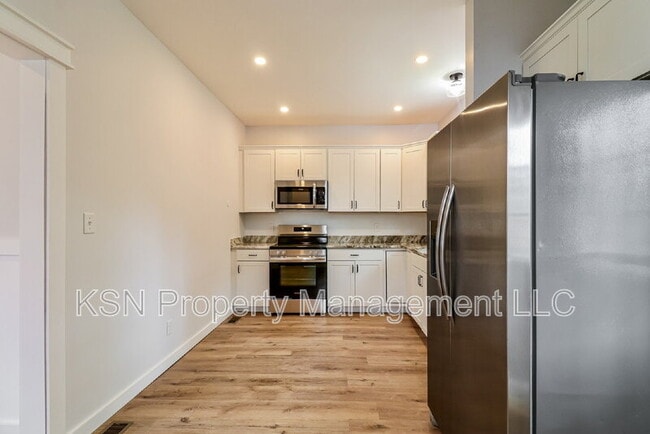 Photo - 1025 W 38th St