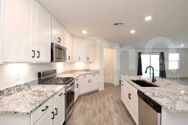 17842 W Gambit Trail