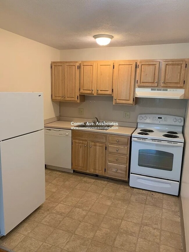 Photo - No Brokers Fee, Heat, Hot Water Included, Build-in AC Unit, Laundry on a Site, Parking for Rent