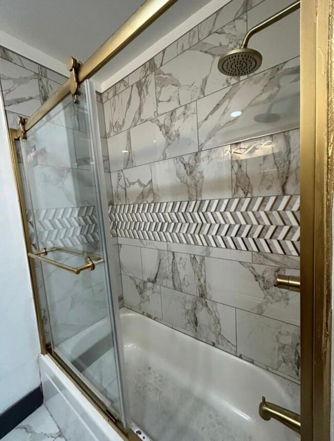 Photo - 142 Oak St Unit 1