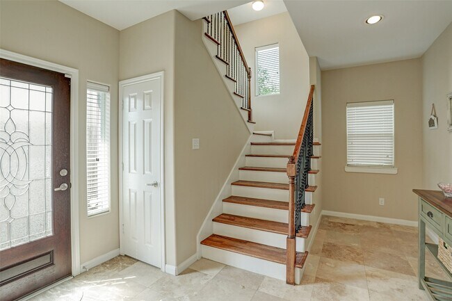 Photo - 936 W 26th St Unit B