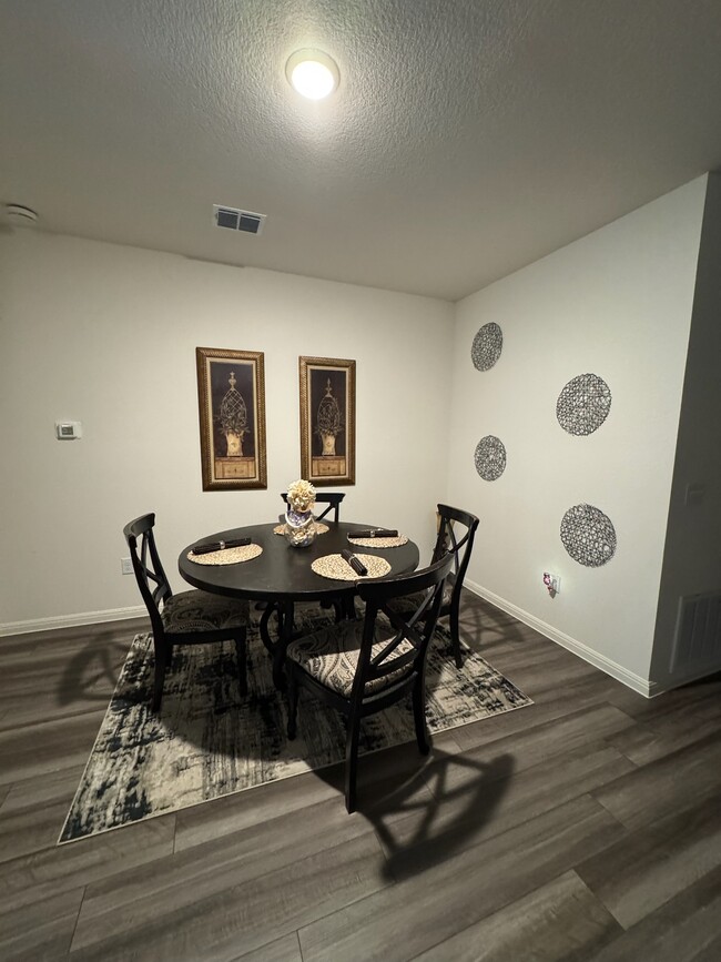 Photo - 320 Wedemeyer St