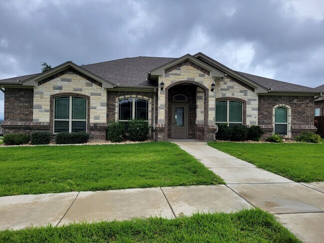 4 BEDROOM WITH STUDY IN HERITAGE OAKS! - 4 BEDROOM WITH STUDY IN HERITAGE OAKS! House