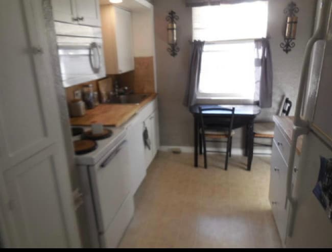 Building Photo - 3522 Douglas Rd Unit 4 Rental