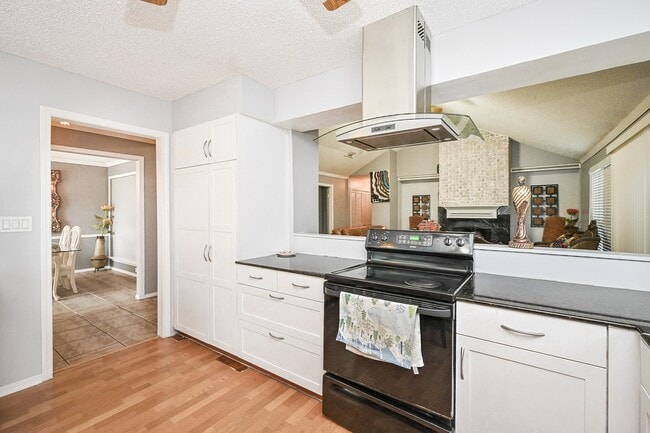 Photo - 13102 Richmond Ave.