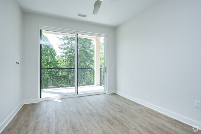 1 Bedroom End Unit - Living Room - Reed Creek Greenway Apartments