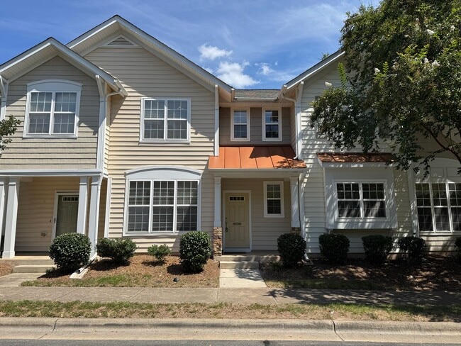 Building Photo - Spacious South Durham Townhouse!