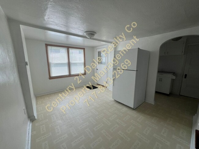 Photo - 1 Bedroom 1 Bath Home with a bonus room in... Unit B