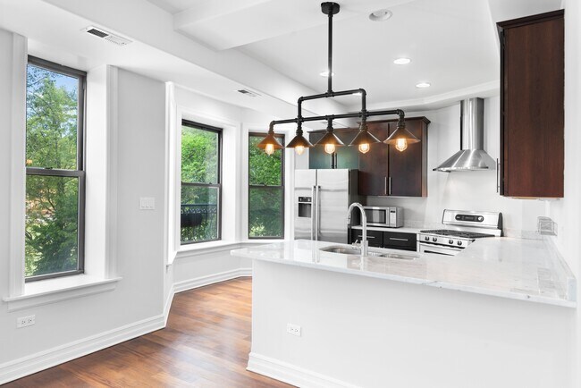 Photo - 323 W Webster Ave