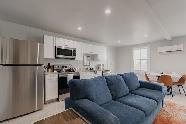 Photo - 214 E 32nd St Unidad 214 E 32nd St  D