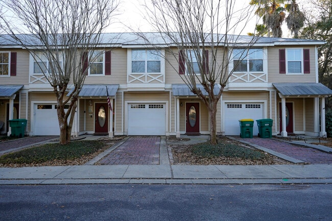 Photo - 437 Twin Lakes Ln Townhome
