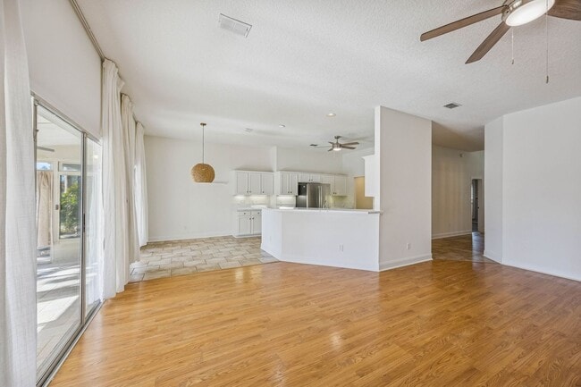 Photo - 3447 Heron Dr N