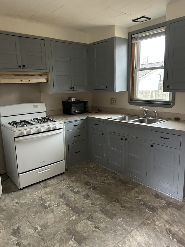 Photo - 701 9th Ave N