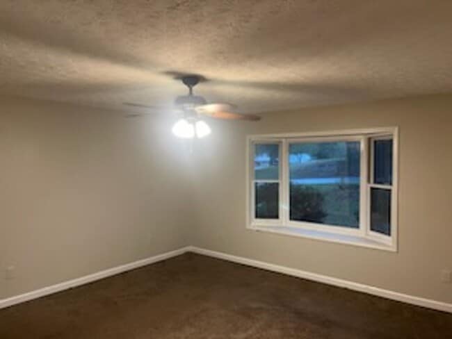 Photo - Tons of space and room to entertain!!