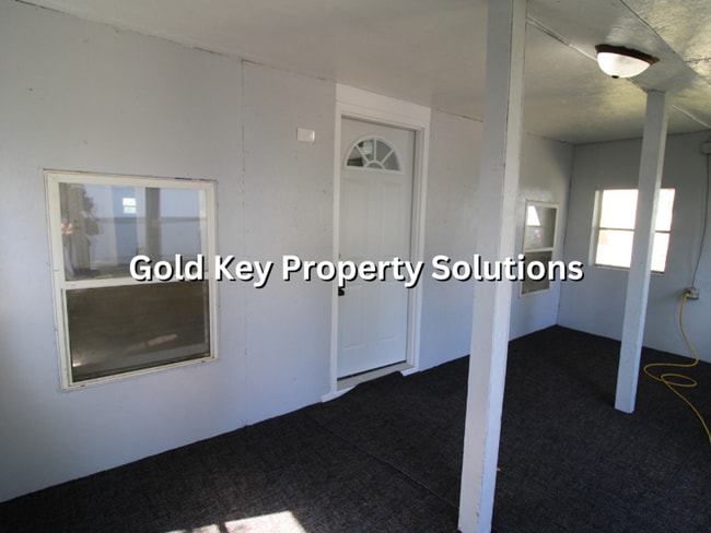 Building Photo - COMING SOON!! Nicely Updated 2 BR 1 BA Hou... Rental