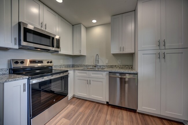 Building Photo - 806 W Jefferson St Rental