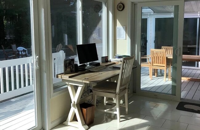 Photo - 766 Putnam Ave