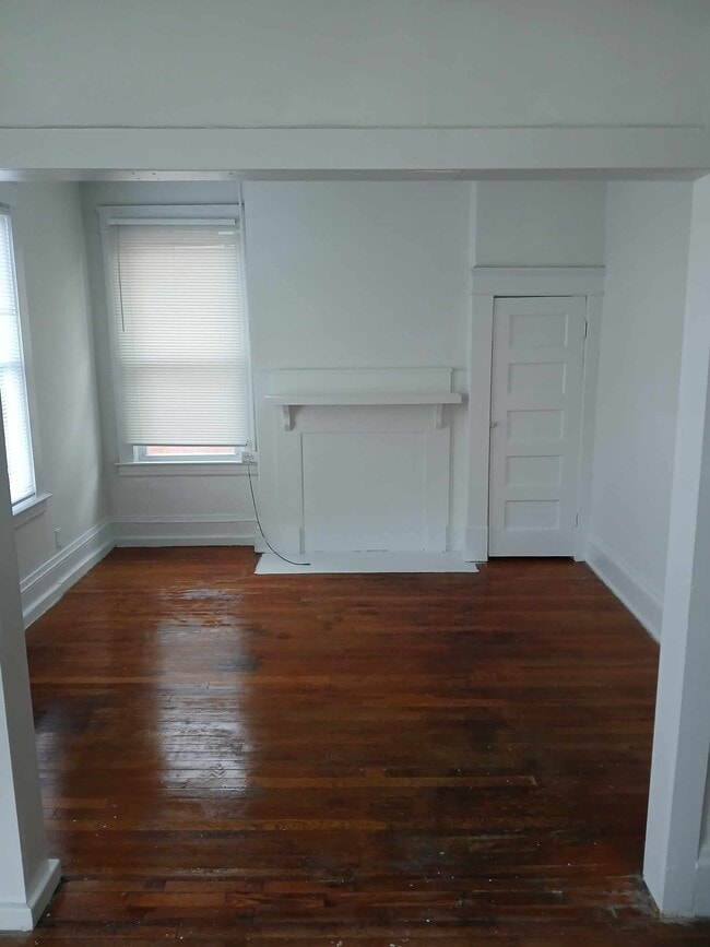 Building Photo - 1527 Jackson St Unit B Rental