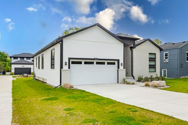 Photo - 1858 Upland Dr